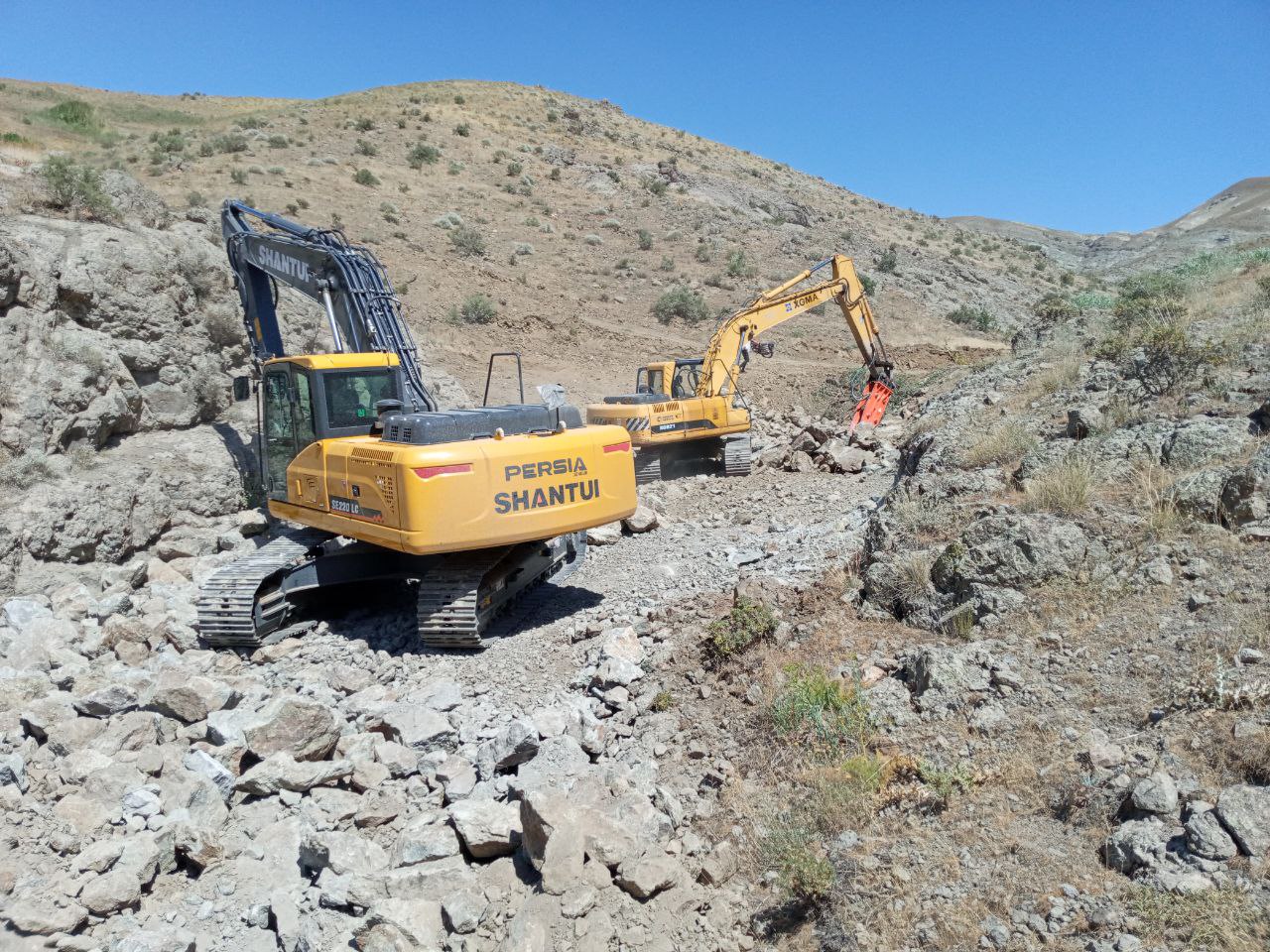 Construction of Rahim abad-kolachay Road axis in the vicinity of Barajin road ( KM 4+500 to KM 9+000)