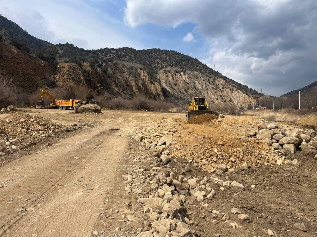 Reconstruction of about 21km road from Agarak to Vardanizor; Construction of about 11 km road from Vardanidzor to tunnel exit(Tranche 4)